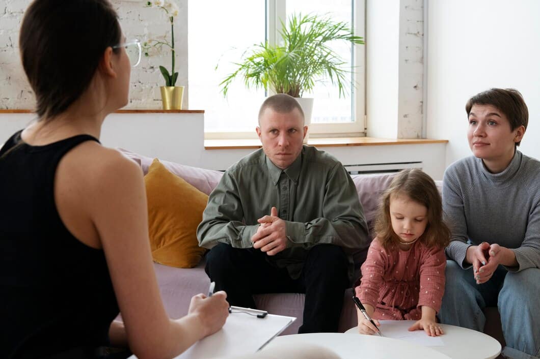 parents-kid-doing-therapy
