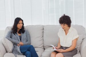 patient-speaking-her-therapist